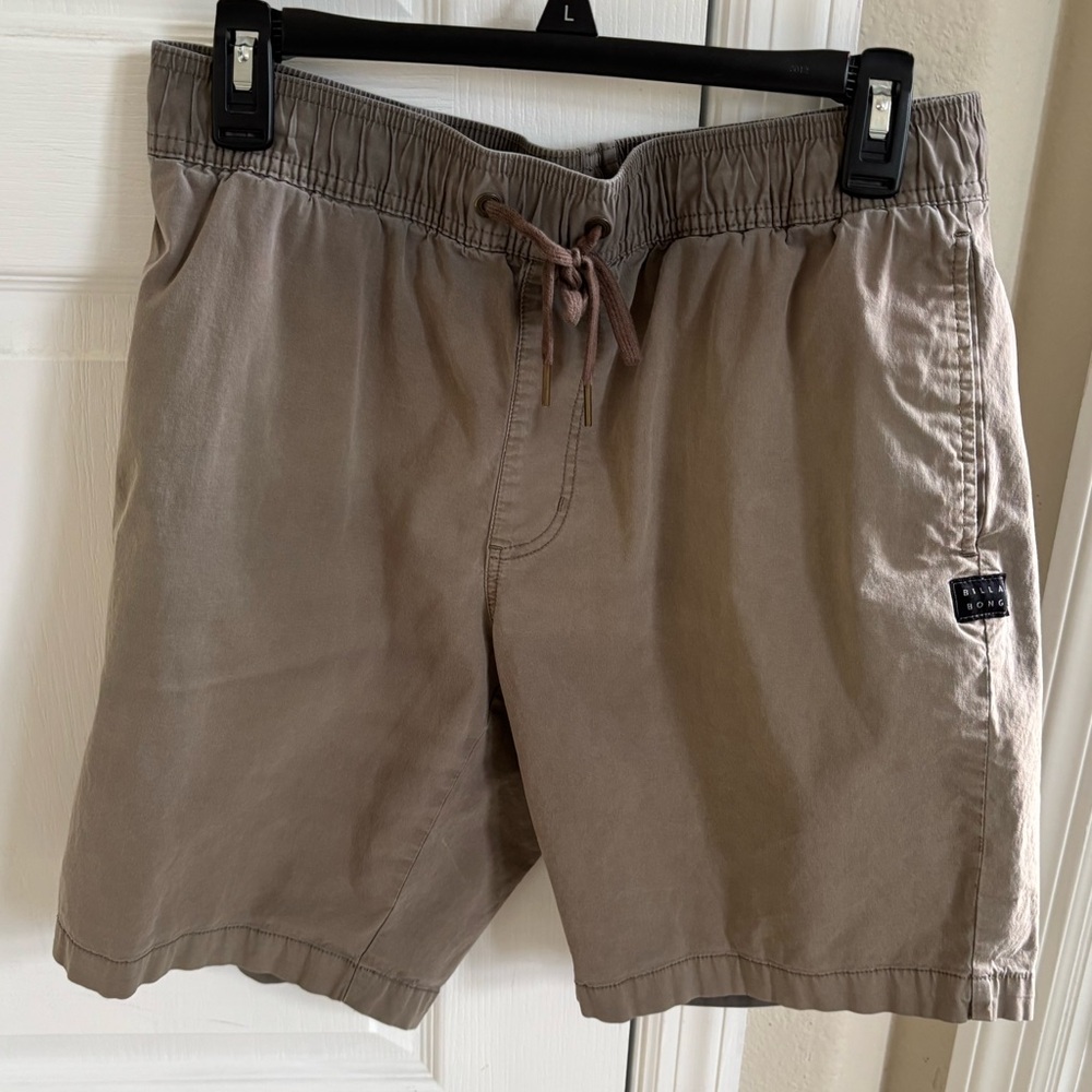 Billabong Green Men's Shorts. Size L